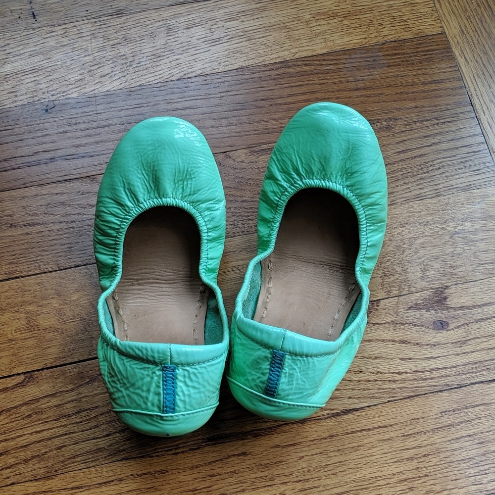 Mint Patent Tieks, size 7